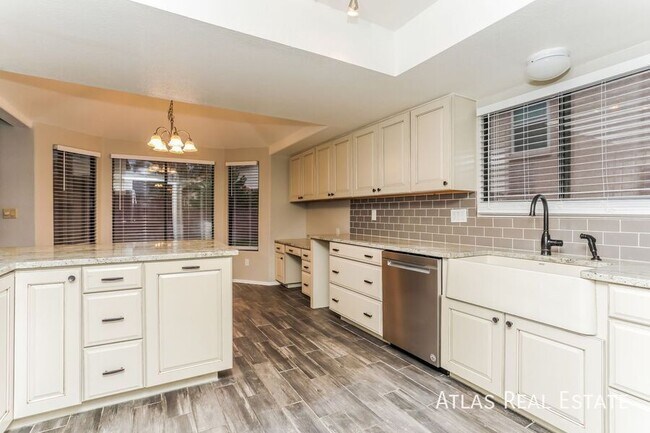 Foto del edificio - 10332 N Cape Fear Ln