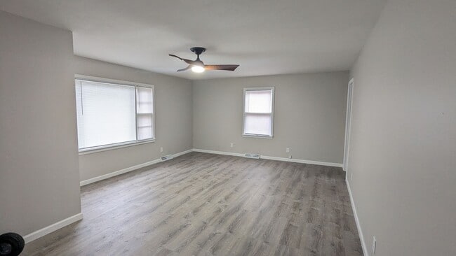 Building Photo - Everything updated in this 2-bedroom home!