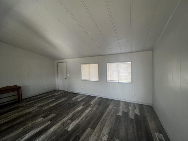 Building Photo - 667 Cherry Blossom Ln