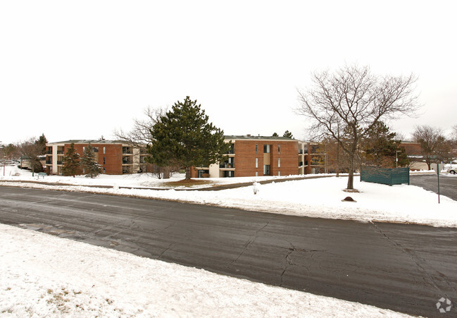 Foto del edificio - Parkway Meadows