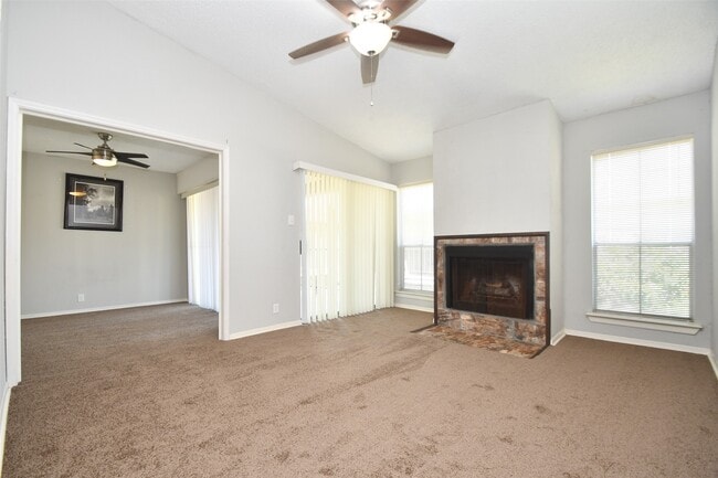 Building Photo - 700 Thicket Ln
