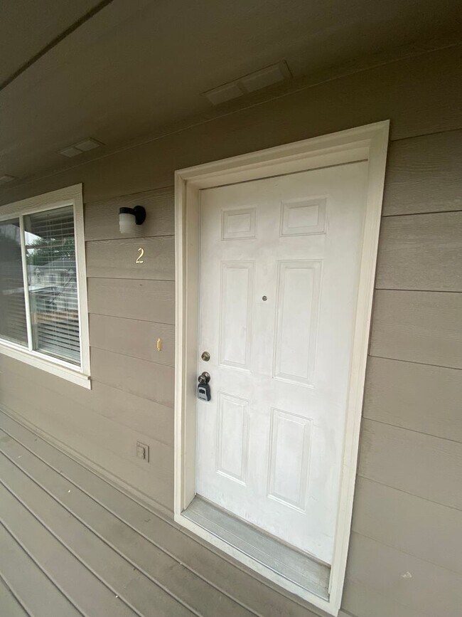 Building Photo - 1409 Maple St