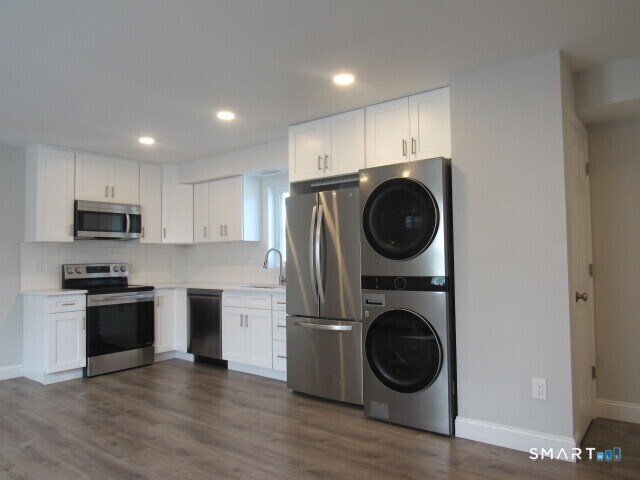 Building Photo - 10 Bouton St