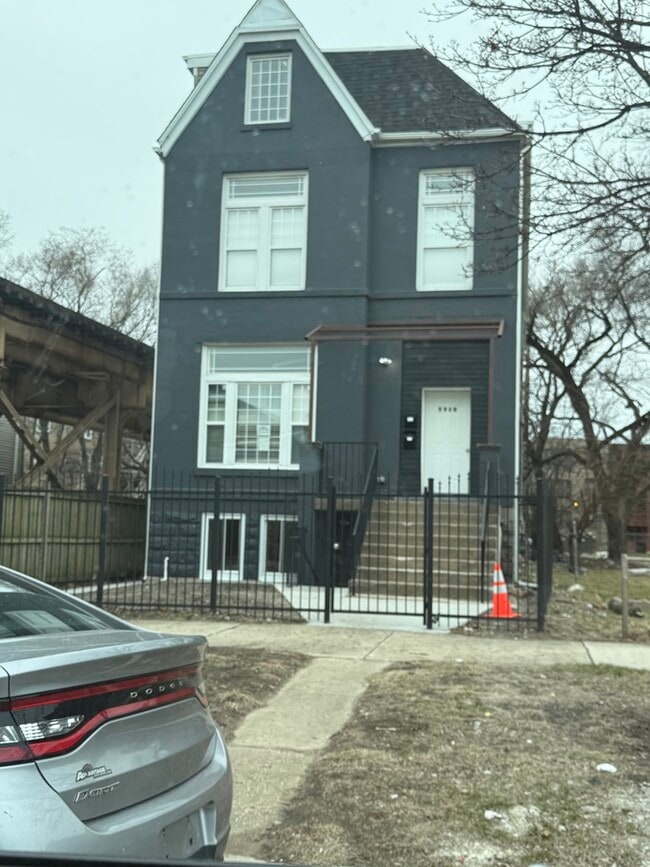 Building Photo - 5910 S Michigan Ave
