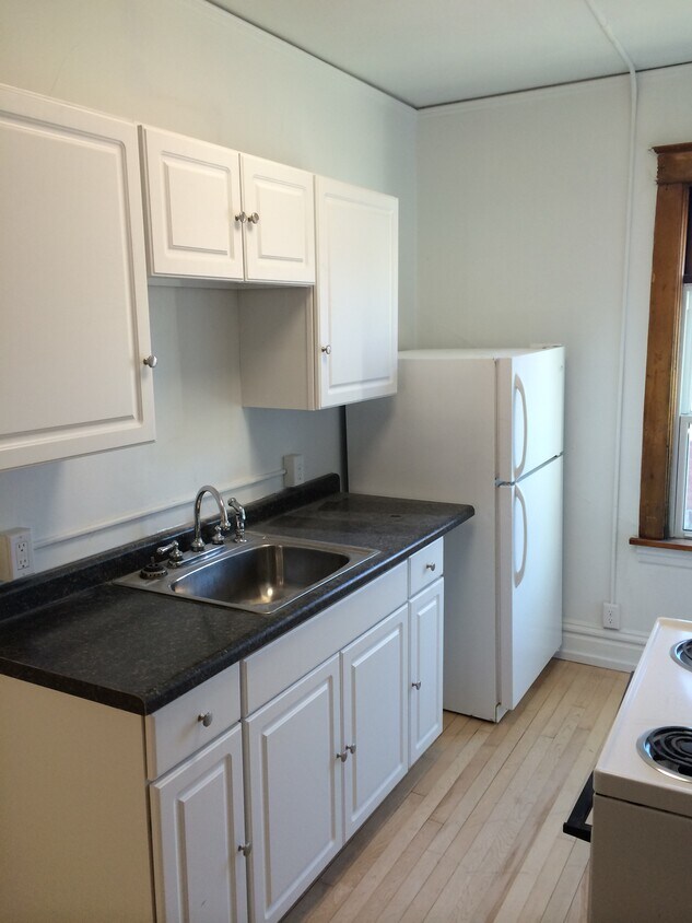 Primary Photo - 214 N 2nd Ave E