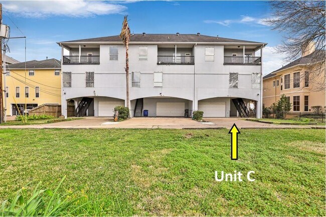 Building Photo - 807 Bay Ave