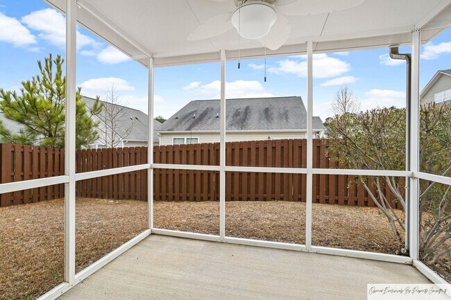 Foto del edificio - TWO BEDROOM GARDEN HOME IN GATED COMMUNITY