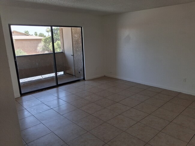 Building Photo - 2841 Wheelwright Dr