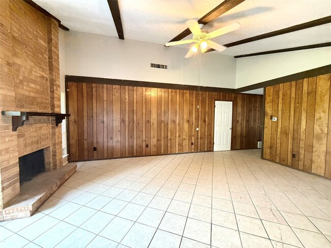 Foto del edificio - 1909 Forestdale Dr