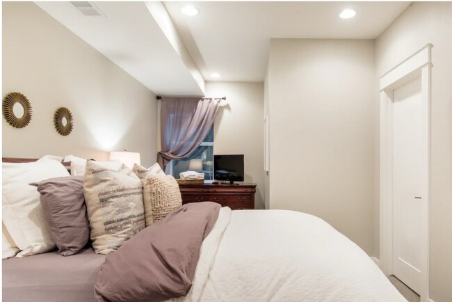 Foto del edificio - 2342 N Clarkson St