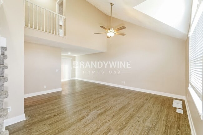 Building Photo - 13707 Bennington Ave