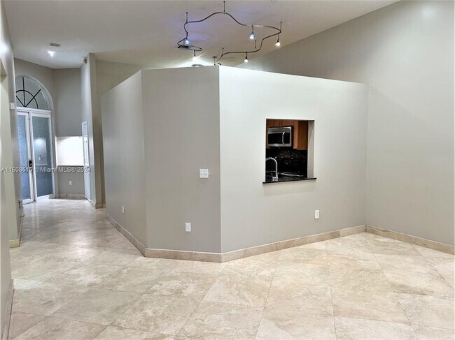 Foto del edificio - 8165 Madison Lakes Cir S
