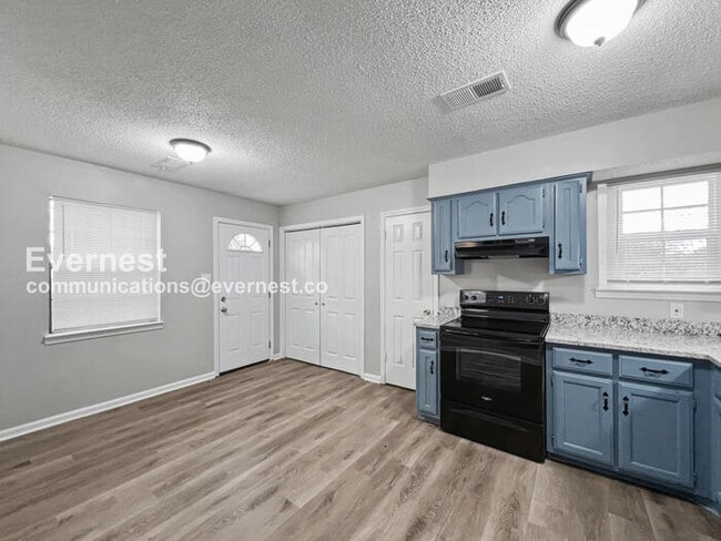 Building Photo - 6415 Riverdale Cove