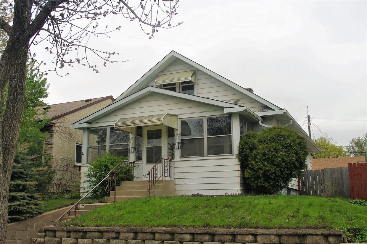 Foto principal - Clean, Efficient, recently renovated 3 Bed...