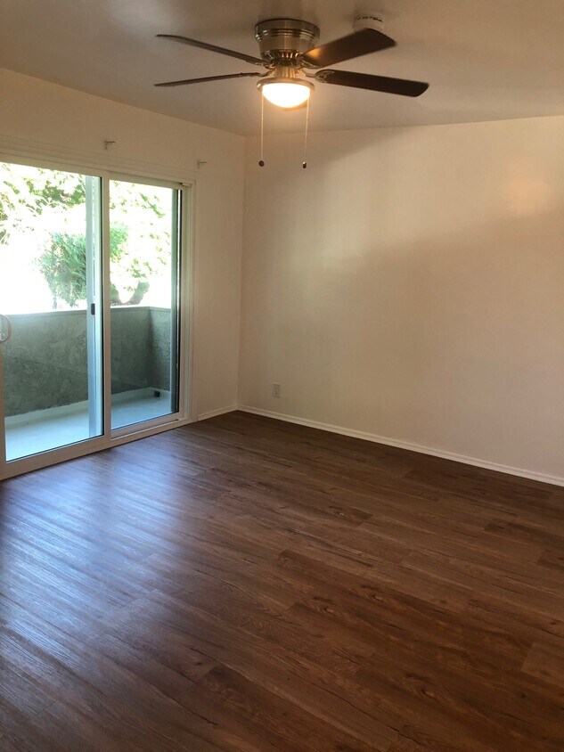 balcony - 950 Magnolia Ave