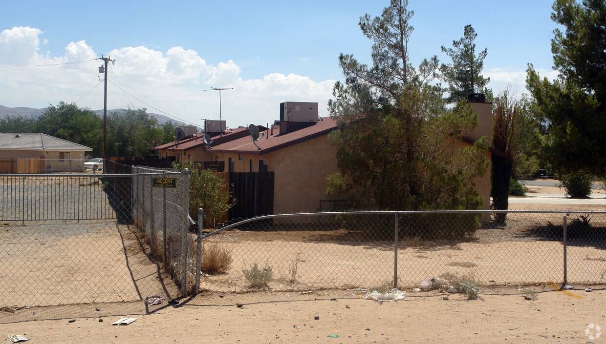 Building Photo - 13058 Yakima Rd