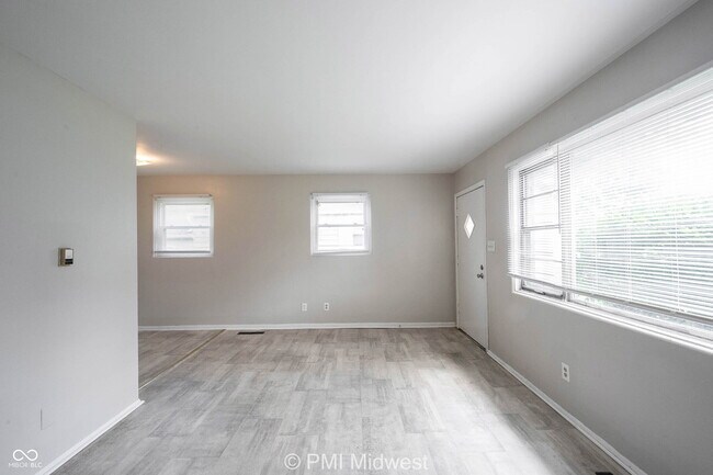 Foto del edificio - 5820 Grandview Dr