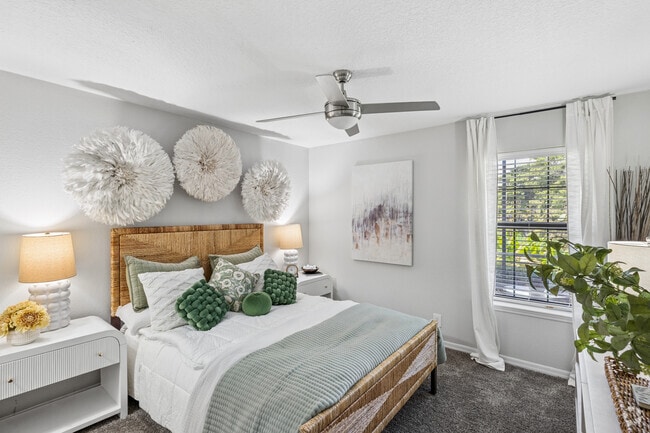 1BR, 1BA - 800SF - Bedroom - Vue at 1400