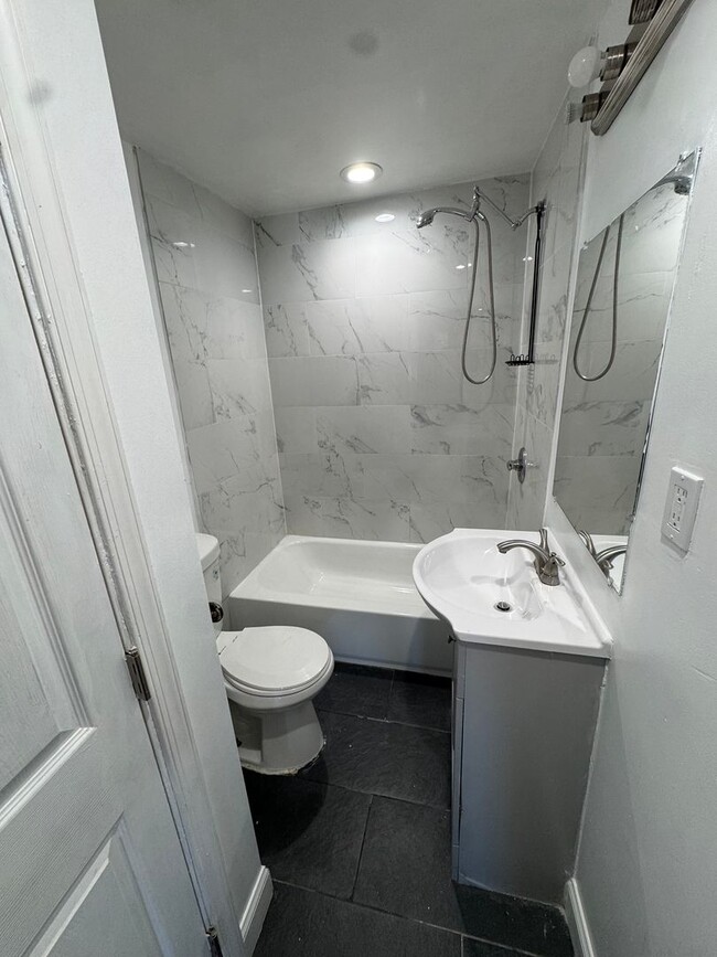 Building Photo - Now Accepting 525 Credit | Half First Month + Last Month Rent