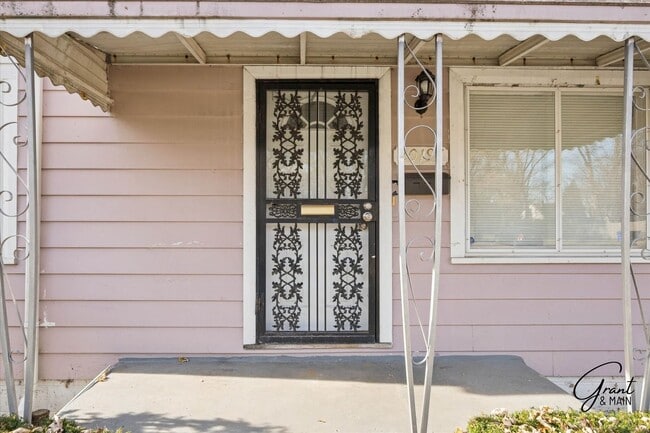 Foto del edificio - 2 bedroom - 2 bath - Detroit gem - $1200