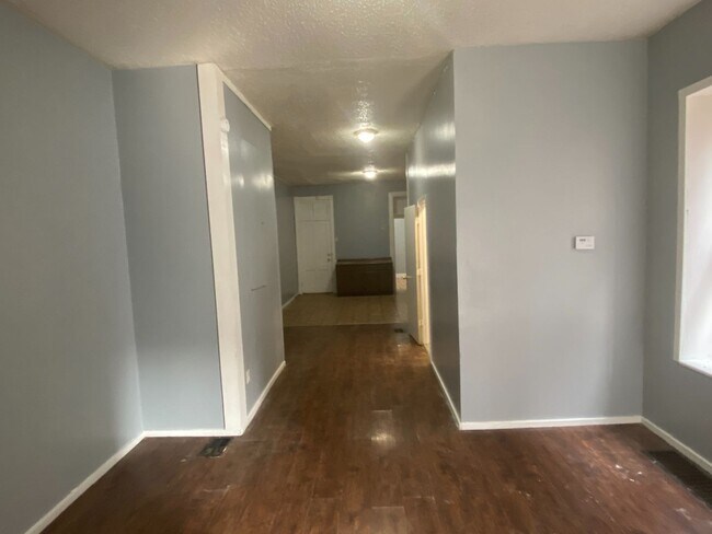 Foto del edificio - Spacious 2BR/1BA SFH in Benton Park West