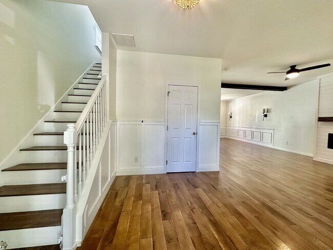 Building Photo - Beautifully Updated Three Bedroom Home in ...