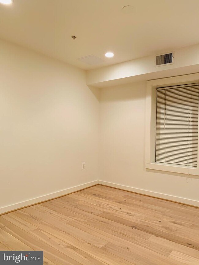 Foto del edificio - 1617 Swann St NW