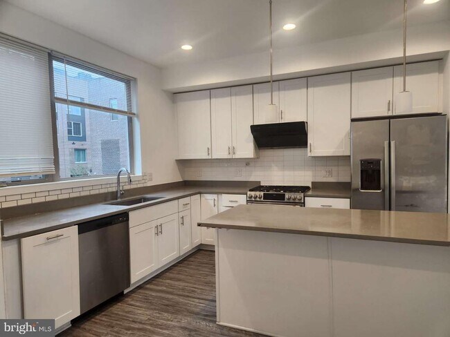 Foto del edificio - 3129 Beachview Ln