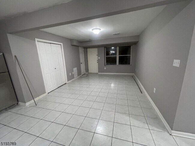 Building Photo - 16 3rd St