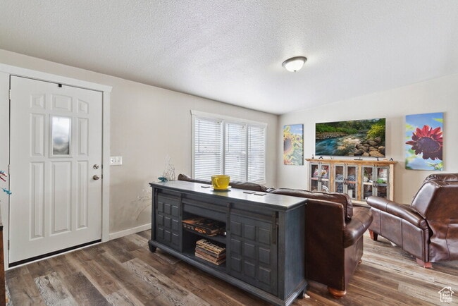 Building Photo - 4 Bedroom in Tremonton!