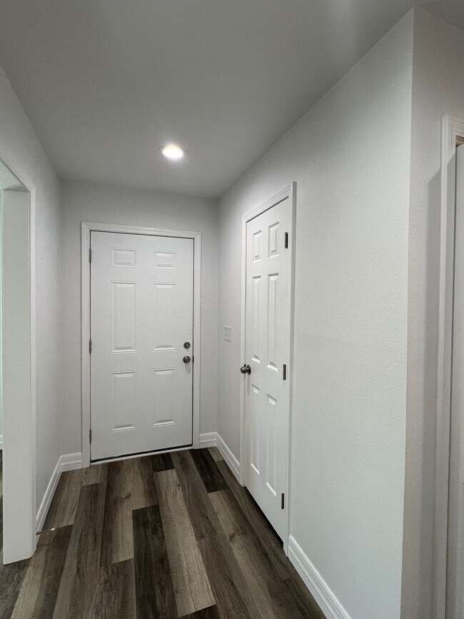 Foto del edificio - Fall Move in Special $250 off 1st months rent