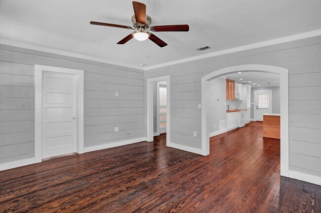 Foto del edificio - Cutest Cottage available Now in McKinney!