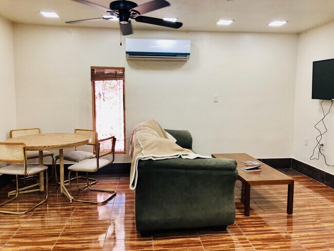 Building Photo - 239 W Roger Rd