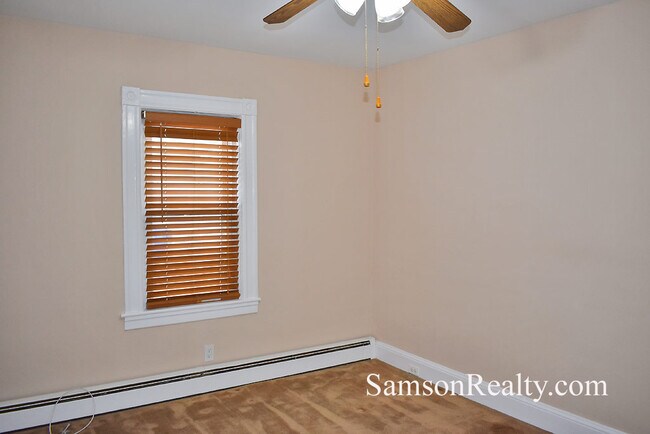 Building Photo - 158 Bentley St