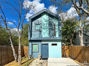 Building Photo - 1105 Torreon St
