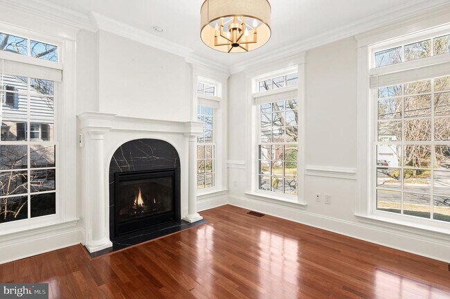 Foto del edificio - 4220 Van Ness St NW