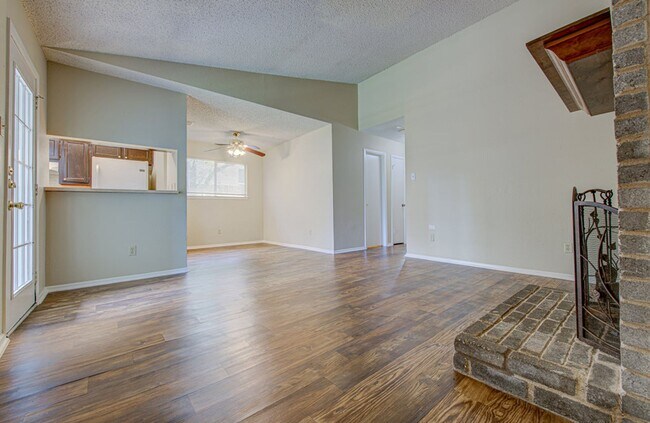 Foto del edificio - 12824 Tomanet Trl