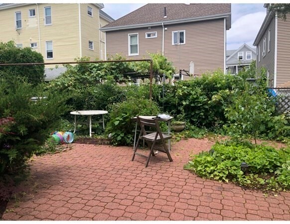 Building Photo - 33 Sidney St