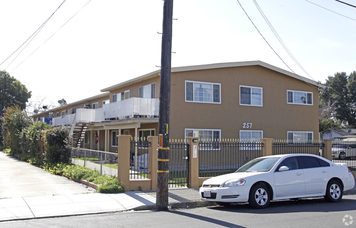 Foto del edificio - 257 Poplar Ave