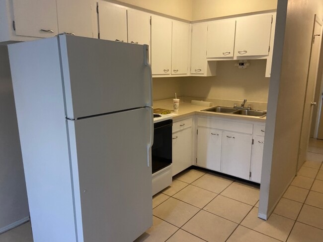 Building Photo - 997 Sunrise Dr