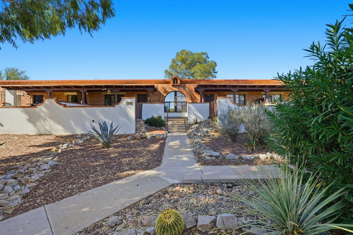 Primary Photo - Charming Furnished, 55+ Community in Green...