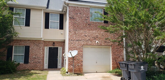 Building Photo - 645 Pointe S Pkwy
