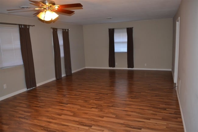 Building Photo - 1290 Flicker Dr