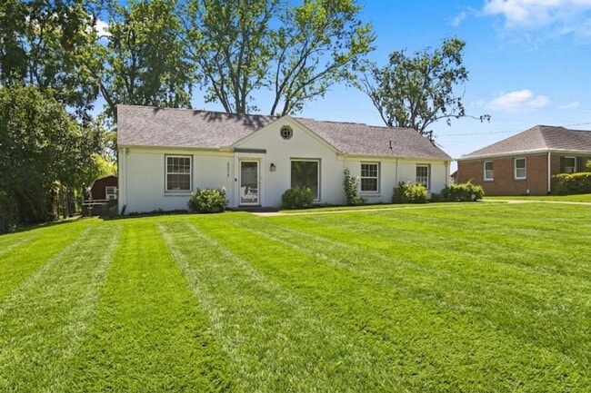 Building Photo - 2317 Deerwood Rd