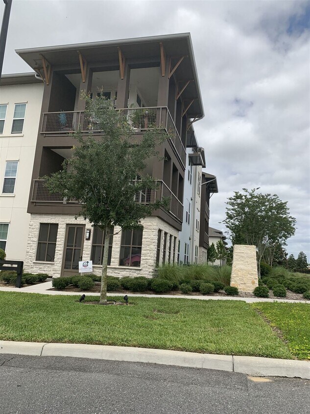 Primary Photo - 5030 Lakewalk Dr