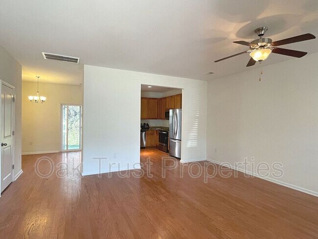 Building Photo - 9111 Parlor Dr