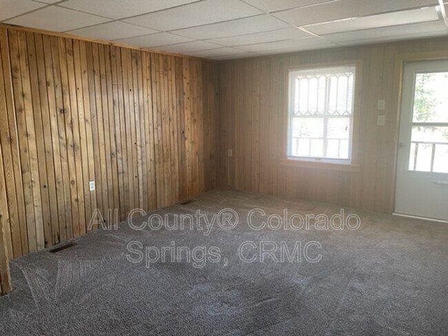 Building Photo - 120 Elm St