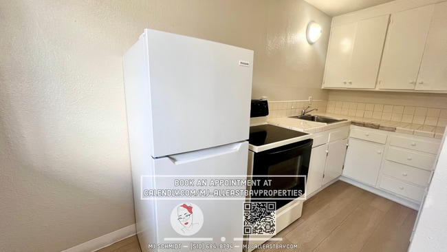 Building Photo - Cozy 1-bdrm, 1-bath in gated complex, incl...