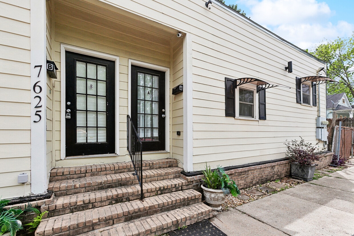 Primary Photo - FULLY FURNISHED & UTILITIES INCLUDED!