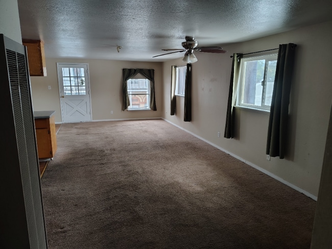 Building Photo - 18 E Main St